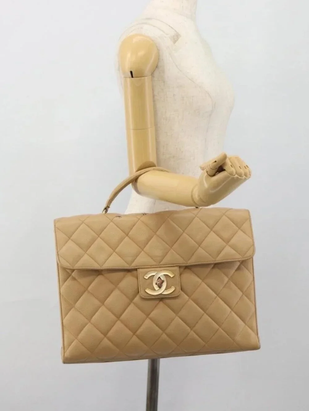CHANEL Matelasse Business Bag Grained Calf Skin Beige Gold CC Auth bs35346